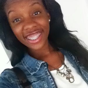 Meet your Posher, Aisha